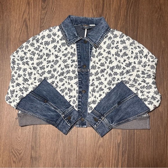 🔥🔥🔥Free People Denim and Gray Floral Jean Jacket Size: XS/S - Picture 7 of 9